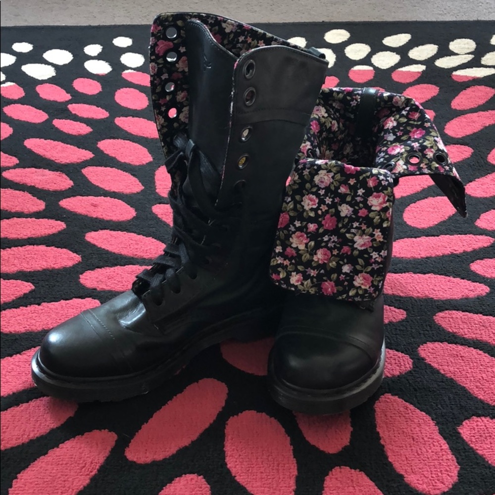 Dr Martens Size WMN’s 10 Triumph 1914
